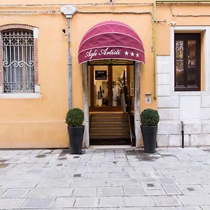 Otel Agli Artisti